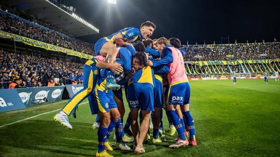 Rosario Central elimina a Racing en un partido lleno de polémica y termina con dos expulsados