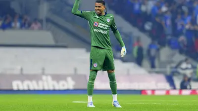 Norberto Scoponi tras errores de Kevin Mier ante Chivas: 'No nos volvamos locos, es mejor que Gudiño'