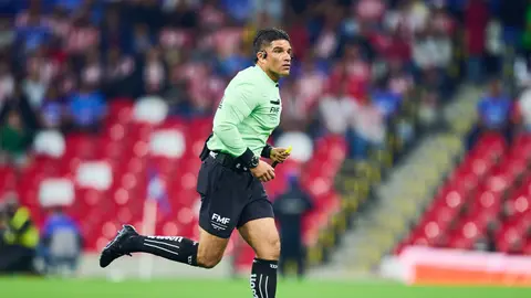 Maximiliano Quintero desata polémica en el Chivas vs Cruz Azul por decisiones arbitrales