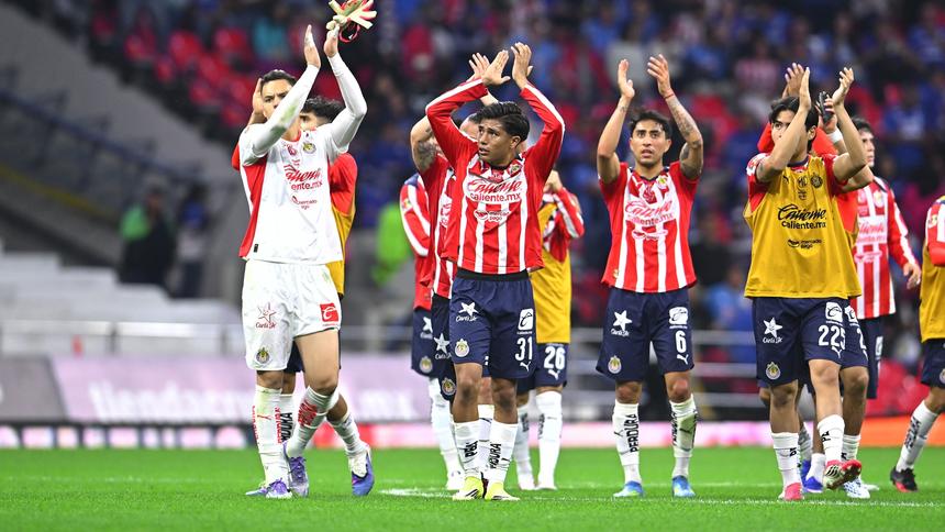 Óscar Whalley al final del partido Cruz Azul contra Chivas | MEXSPORT