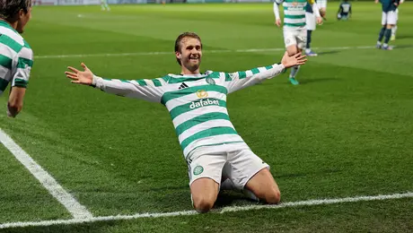 Julián Araujo cerca de ser campeón con el Celtic