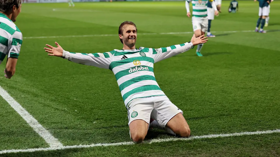 Julián Araujo cerca de ser campeón con el Celtic