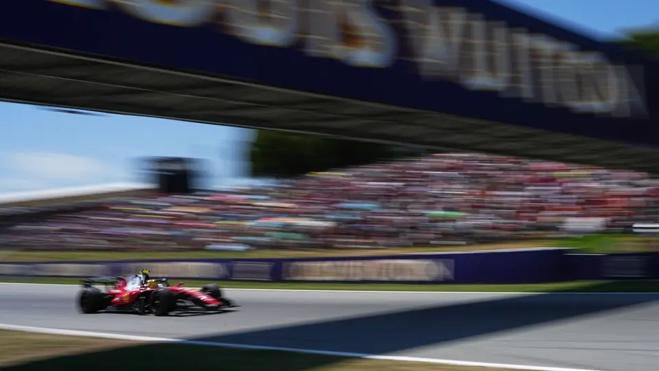 ¡Frenó a Mercedes! Hamilton le da gran victoria a Ferrari en el GP de Barcelona