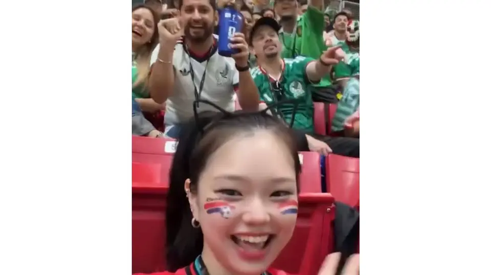 La creadora de contenido denunció el hecho ocurrido durante el partido entre Corea del Sur y República Checa. / @inocat_t