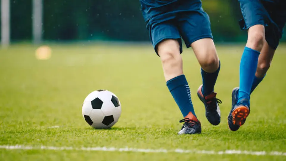 Las cuotas de inscripción, mensualidades y uniformes pueden variar significativamente entre una escuela de futbol y otra./ Pixabay