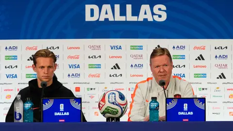 Conferencia de prensa de Frankie De Jong y Ronald Koeman | AP