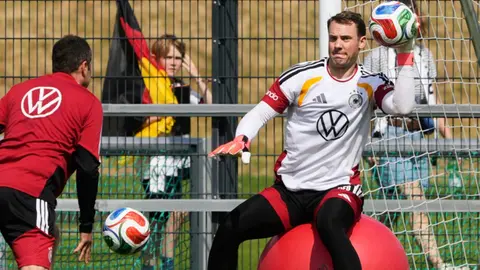 Manuel Neuer iguala una marca histórica de Antonio Carbajal