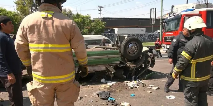 Elementos de Protección Civil, Guardia Nacional, Capufe y cuerpos de bomberos participaron en las labores de rescate y atención de víctimas./ X: @MegaurbeMx