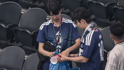 Afición de Japón da una lección al limpiar el estadio tras jugar contra Países Bajos