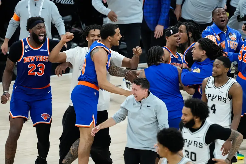 Jugadores de los Knicks celebrando | AP