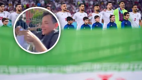 Selección de Irán regala camisetas oficiales del equipo a mexicanos en Tijuana