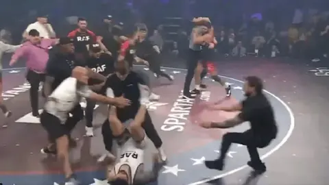 Dillon Danis y Khamzat Chimaev desatan una batalla campal tras su combate en RAF 10