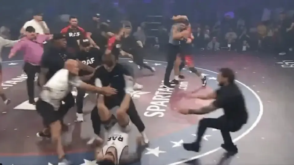 Dillon Danis y Khamzat Chimaev desatan una batalla campal tras su combate en RAF 10