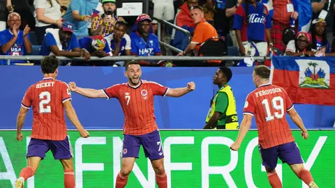 John McGinn celebrando el histórico gol de Escocia | AP
