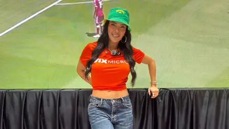 VIDEO: Dania Méndez recibe fuerte balonazo durante futbolito humano