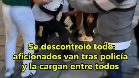 Afición mexicana carga a una policía en el Ángel