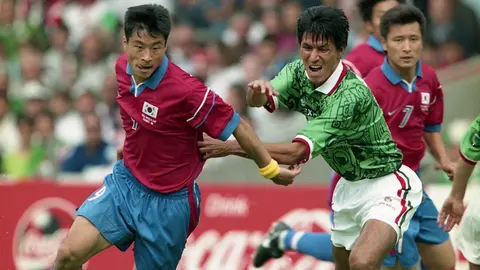Claudio Suárez enfrentando a la Selección Coreana en 1998 | MexSport