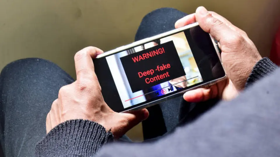 El fraude conocido como SIM Swapping permite a delincuentes tomar el control de una línea telefónica para acceder a cuentas personales y bancarias./ Pixabay