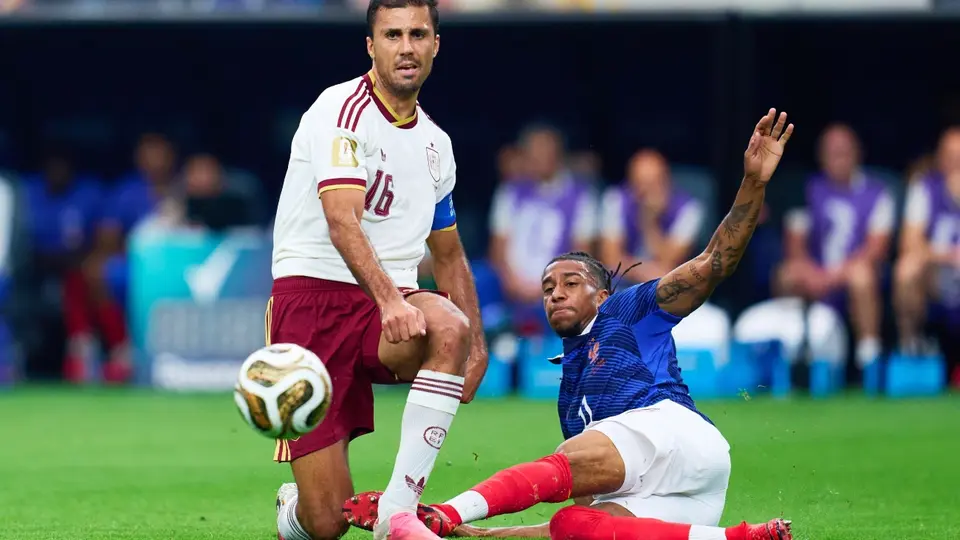 La entrada de Michael Olise a Rodri que generó polémica | MEXSPORT