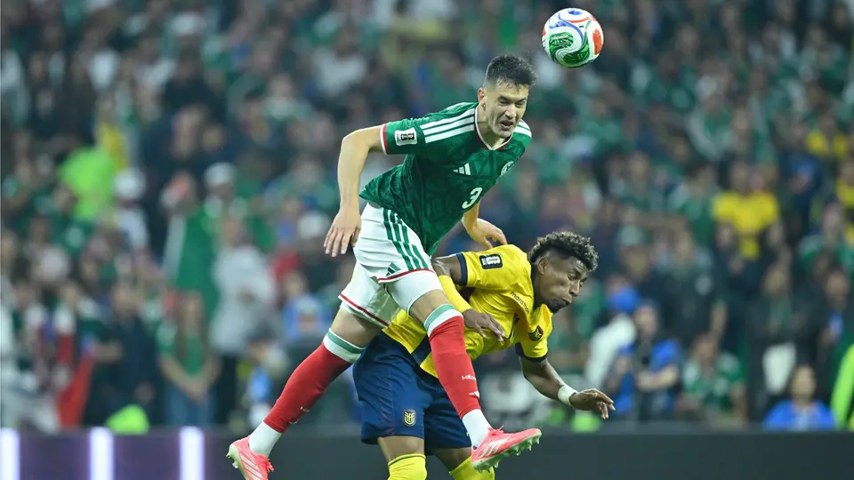 César Montes con la Selección Mexicana | MEXSPORT