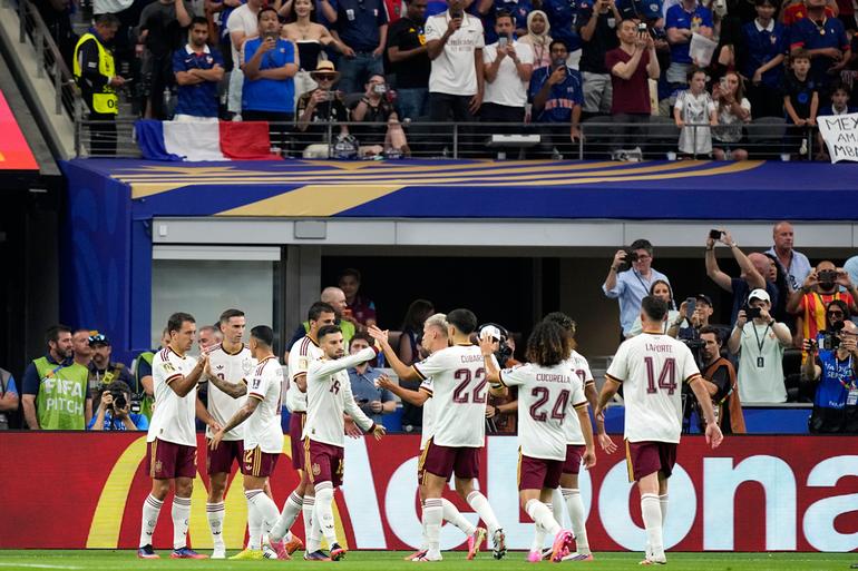 España celebra su gol ante Francia | AP