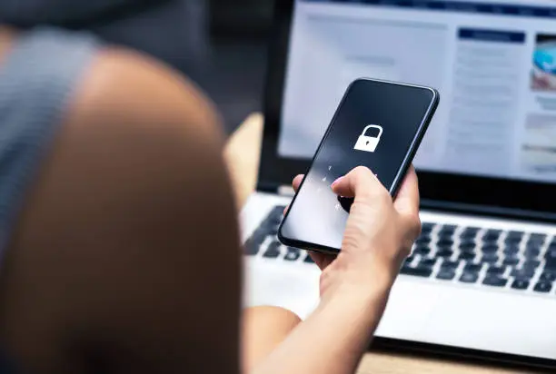 Los ciberdelincuentes utilizan el número telefónico de la víctima para recibir códigos de verificación y apoderarse de distintas cuentas digitales./ Pixabay