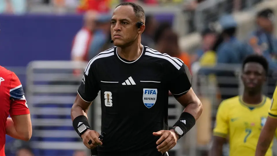 Ismail Elfath, árbitro estadounidense | AP