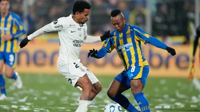 Jáminton Campaz fue titular con Rosario Central en empate ante Corinthians por Copa Libertadores