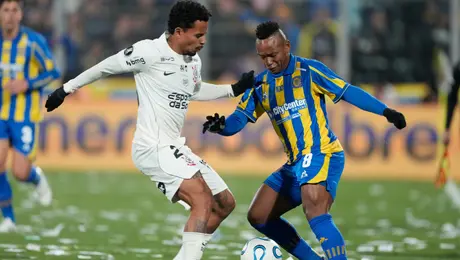 Jáminton Campaz fue titular con Rosario Central en empate ante Corinthians por Copa Libertadores