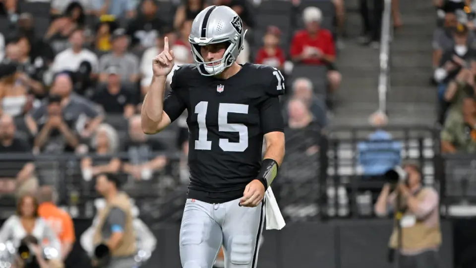 Fernando Mendoza debuta con touchdown con Raiders pese a derrota ante Cardinals
