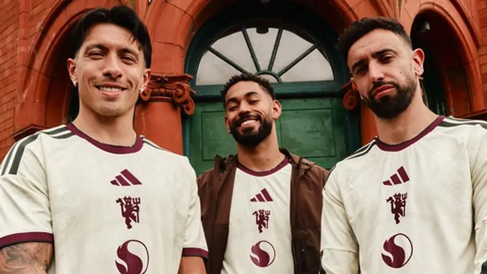 ¡Elegancia Red Devil! Manchester United presenta su nuevo uniforme de visitante