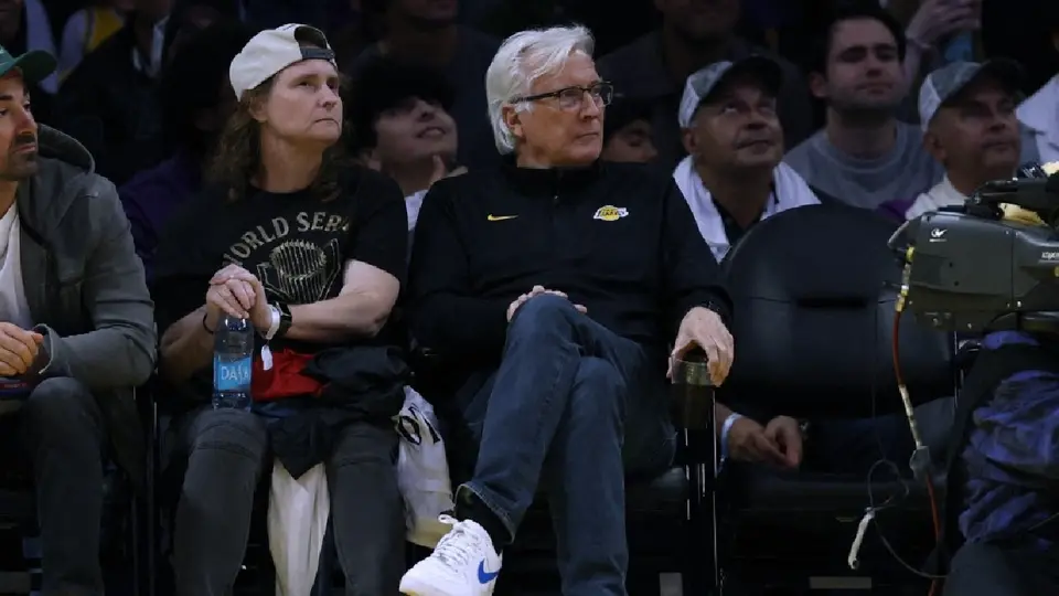Mark Walter en un partido de los Lakers | AFP