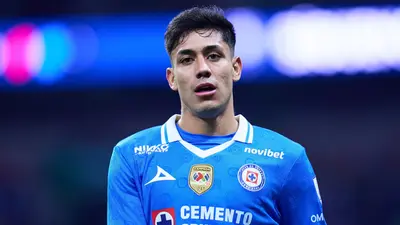 ¡Levanta la mano! Omar Campos se afianza en Cruz Azul ante la ausencia de Rotondi
