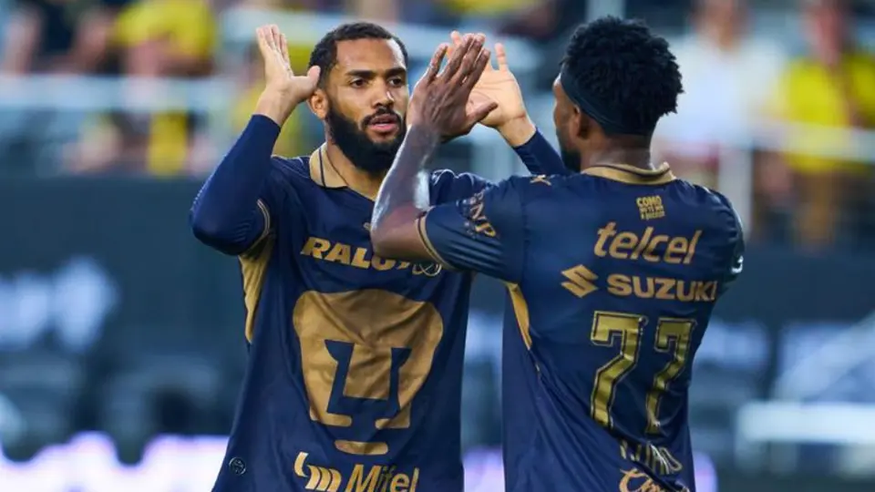 ¿Qué cambios ha hecho Esteban Solari en el XI de Pumas respecto a Efraín Juárez?