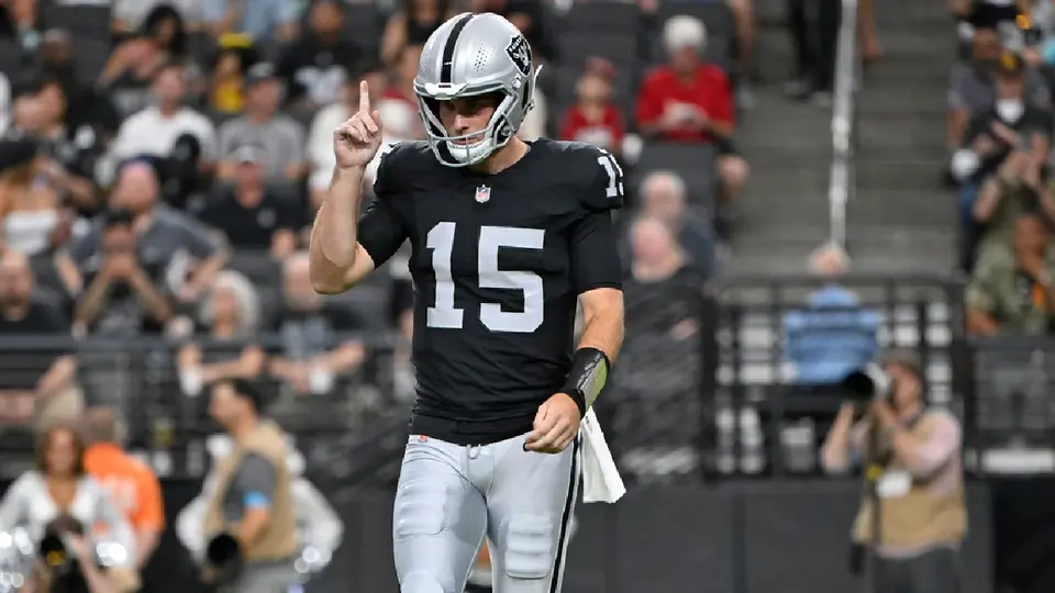 Fernando Mendoza en su debut con los Raiders de Las Vegas | AP