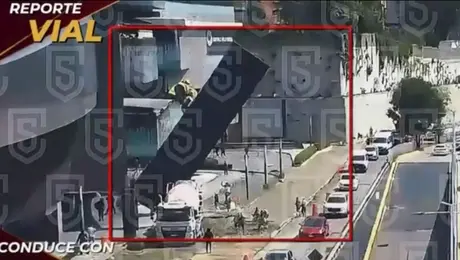 VIDEO|Cae estructura sobre auto en Paseo Interlomas; una mujer murió