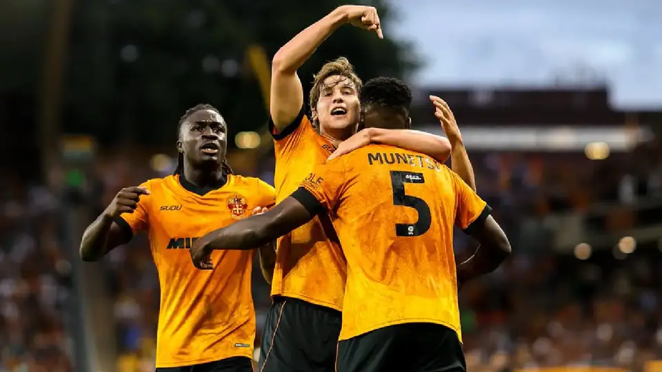 Wolves l x: @Wolves