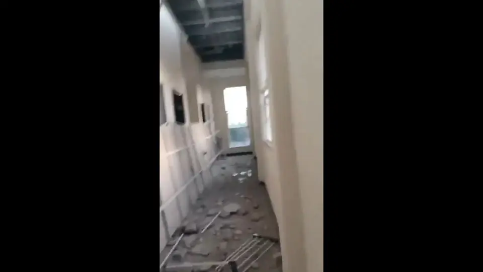 Un potente terremoto de magnitud 7.7 sacudió el este de Indonesia / Especial