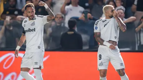 Neymar y Gabigol lideran la remontada de Santos ante Macará