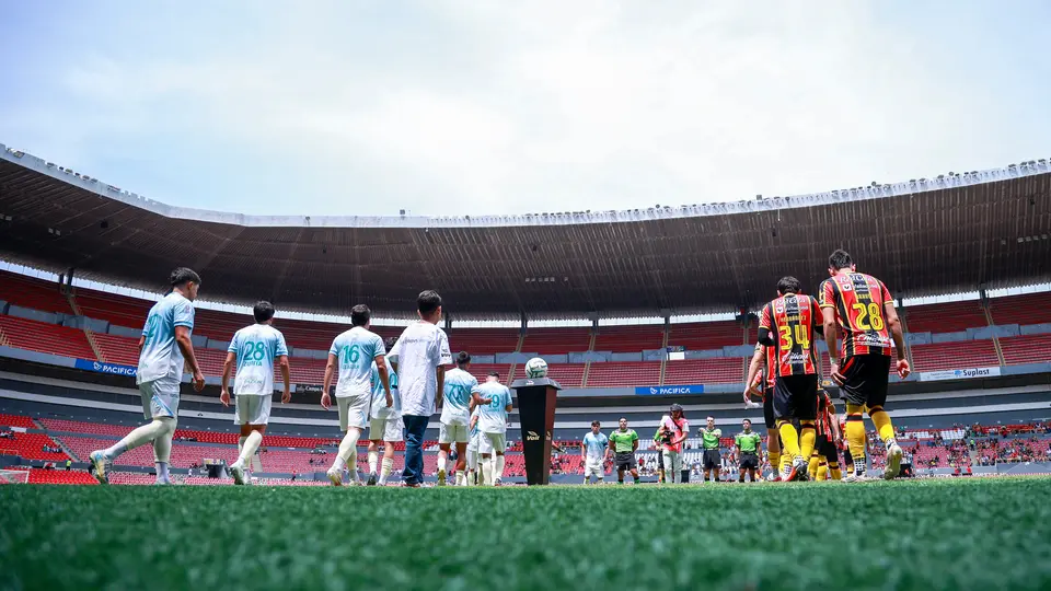 Leones Negros y La Paz se niegan a jugar en el inicio de su partido como protesta por la falta de ascenso