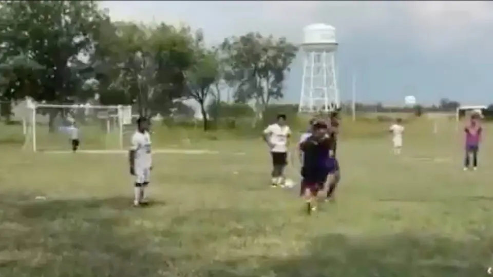 3. Casquillos y rastros de sangre quedan en el terreno donde se jugaba el partido llanero en Guanajuato / Captura de pantalla