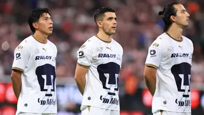 ¿Resentimiento mundialista? Pedro Vite se voltea durante el Himno Nacional en el Chivas vs Pumas