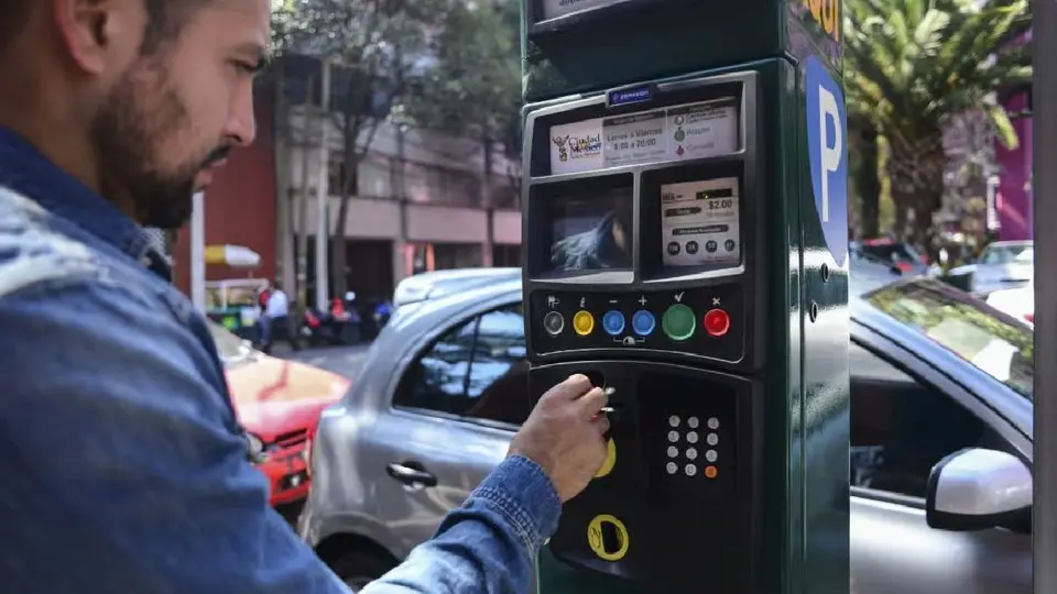 Los domingos tampoco hay cobro./especial