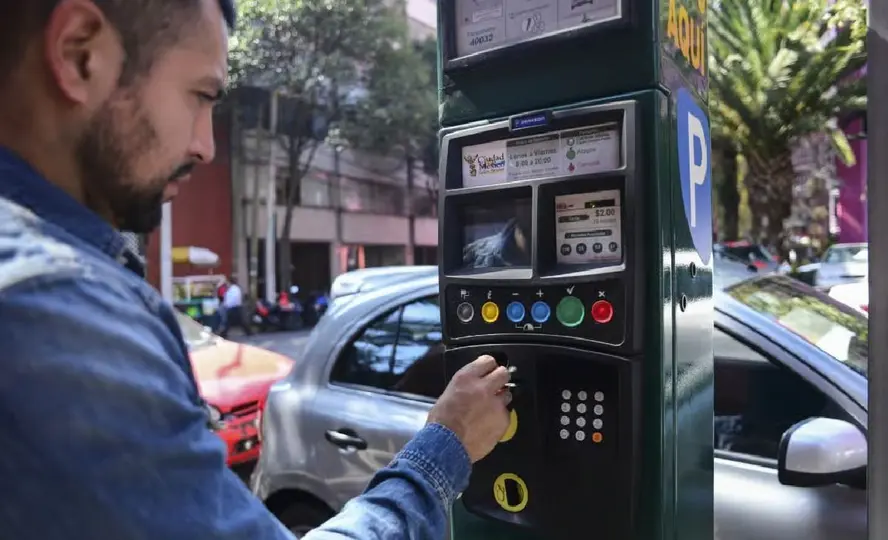 Los domingos tampoco hay cobro./especial