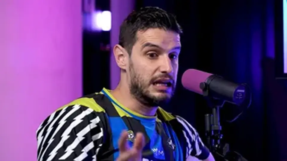 Las especulaciones sobre la salud de Adrián Marcelo surgieron únicamente a partir de imágenes difundidas en redes sociales./ Captura de pantalla