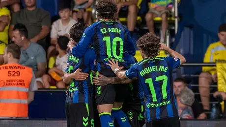 Fidalgo se queda en la banca y Betis remonta ante Villarreal