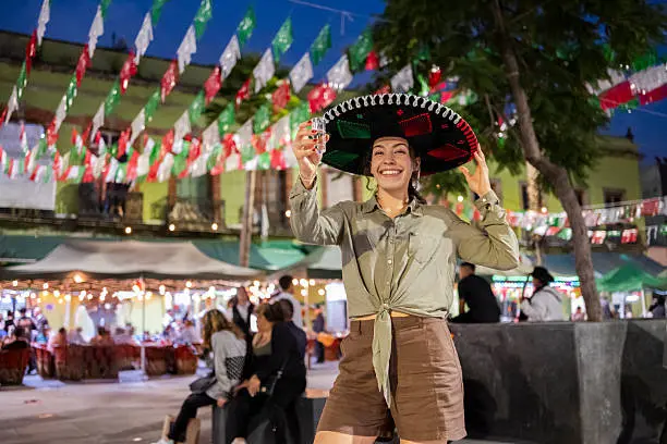 La Bandera de México y los colores verde, blanco y rojo dominan los festejos del 15 y 16 de septiembre./ Pixabay