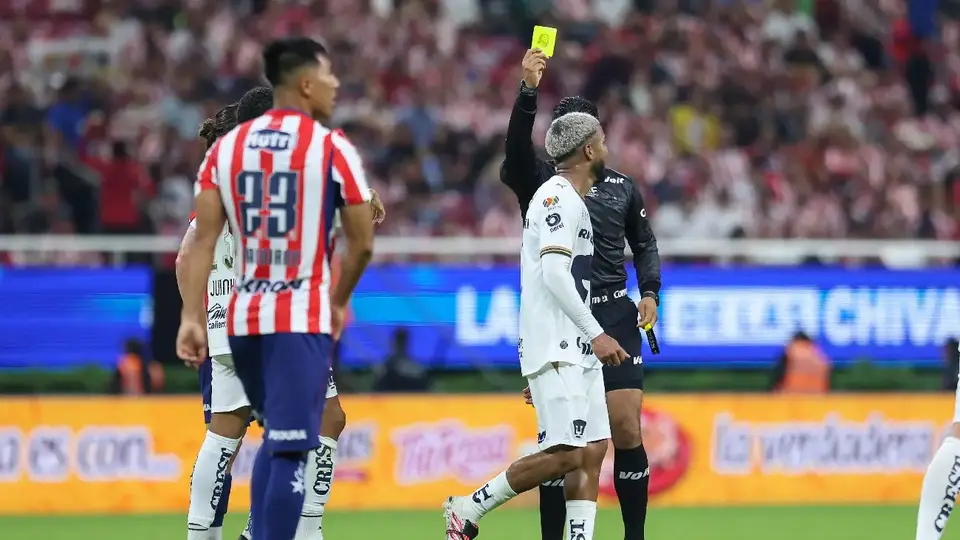 Pedro Vite, jugador de Pumas, ante Chivas | MEXSPORT