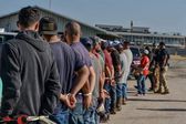 Texas se queda sin manos: migrantes dejan sus trabajos por miedo a redadas