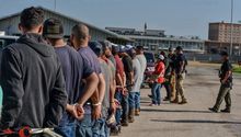 Texas se queda sin manos: migrantes dejan sus trabajos por miedo a redadas